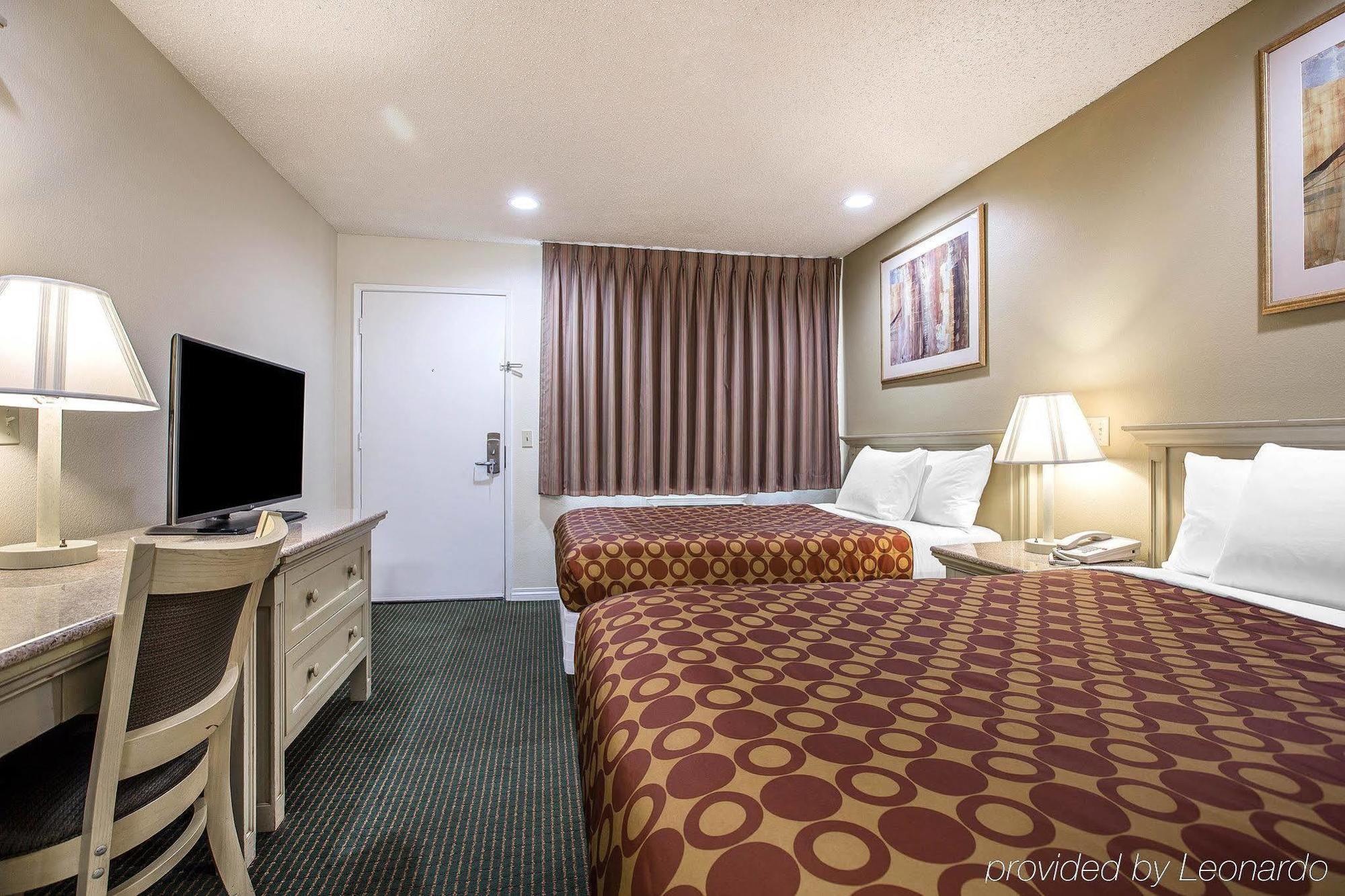 Inn Rodeway San Diego East 2*