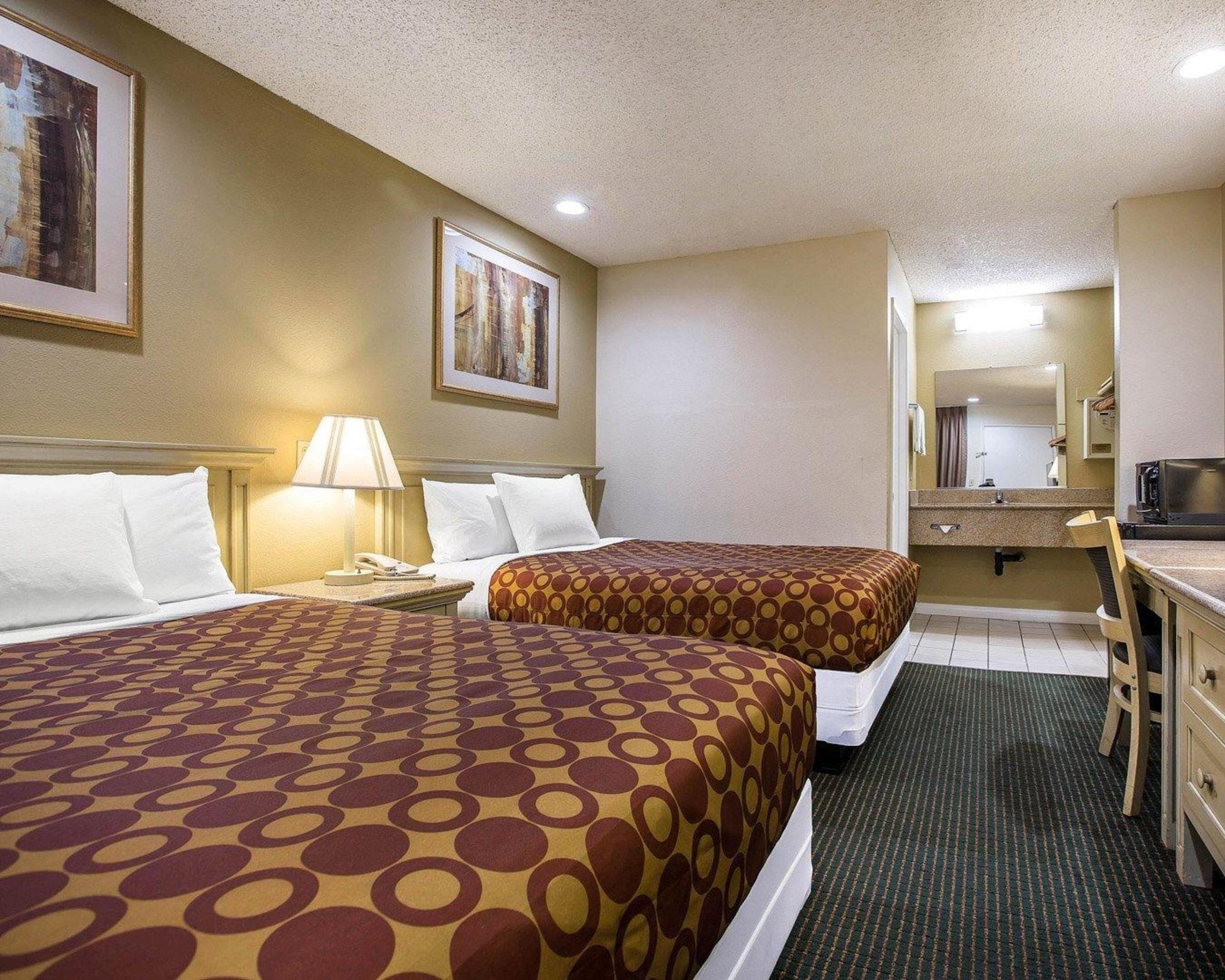 Rodeway San Diego East Inn